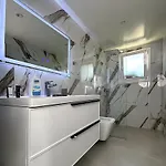 Select 2 Apartment *