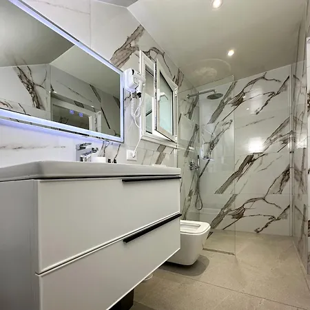 Select 2 Appartement Tirana