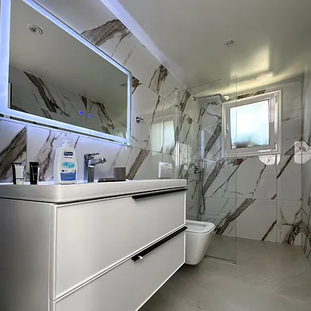 Select 2 Apartment *